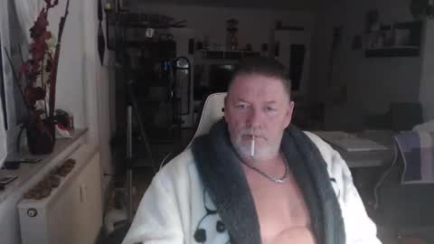 Snapshot of deinprinz2312 chatting on October 27, 5:07 am deinprinz2312 online show from October 27, 5:07 am