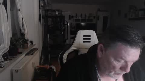 Snapshot of deinprinz2312 chatting on January 20, 4:21 am deinprinz2312 online show from January 20, 4:21 am