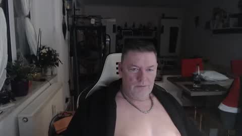 Snapshot of deinprinz2312 chatting on January 2, 3:58 am deinprinz2312 online show from January 2, 3:58 am