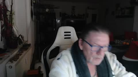 deinprinz2312 online show from December 17, 3:46 am