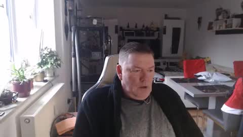 Snapshot of deinprinz2312 chatting on January 1, 8:24 am deinprinz2312 online show from January 1, 8:24 am