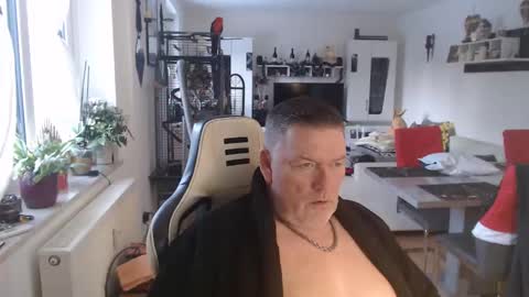 Snapshot of deinprinz2312 chatting on January 4, 7:24 am deinprinz2312 online show from January 4, 7:24 am