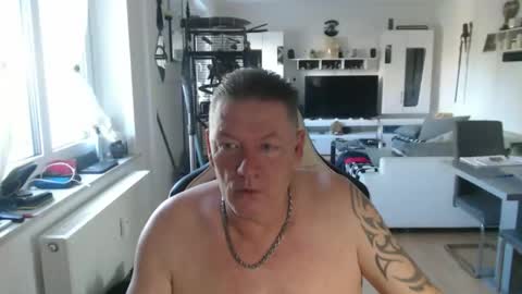 deinprinz2312 online show from April 22, 5:36 am