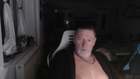 Snapshot of deinprinz2312 chatting on September 15, 2:24 am deinprinz2312 online show from September 15, 2:24 am