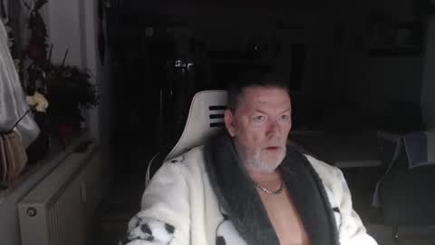 Snapshot of deinprinz2312 chatting on October 6, 4:08 am deinprinz2312 online show from October 6, 4:08 am