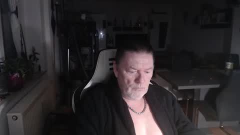 Snapshot of deinprinz2312 chatting on March 10, 4:38 am deinprinz2312 online show from March 10, 4:38 am