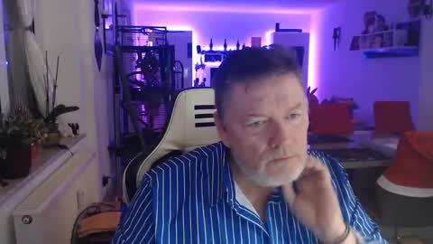 Snapshot of deinprinz2312 chatting on December 23, 5:28 am deinprinz2312 online show from December 23, 5:28 am