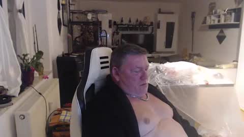 Snapshot of deinprinz2312 chatting on December 10, 6:11 am deinprinz2312 online show from December 10, 6:11 am