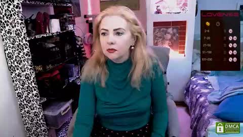 Snapshot of delicecat chatting on October 5, 10:45 am Delicacat online show from October 5, 10:45 am