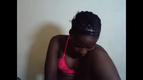Snapshot of deliciousbabe01 chatting on October 20, 12:04 am EVAH online show from October 20, 12:04 am