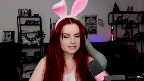 dellacrush_ online show from April 5, 5:54 pm