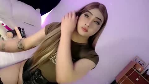 Snapshot of deluxetgirl69 chatting on October 9, 8:31 am Chesca online show from October 9, 8:31 am