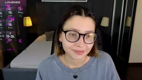 Snapshot of demi_loran chatting on September 10, 5:19 am DEMI online show from September 10, 5:19 am