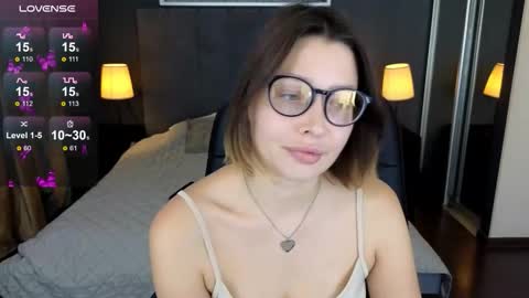Snapshot of demi_loran chatting on September 19, 5:44 am DEMI online show from September 19, 5:44 am