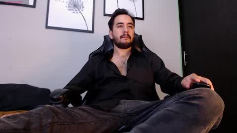 Snapshot of demon_salvatoree chatting on September 24, 1:01 am Demon Salvatore online show from September 24, 1:01 am