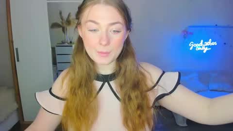 Snapshot of demure_soul chatting on February 7, 5:31 am Sophie online show from February 7, 5:31 am