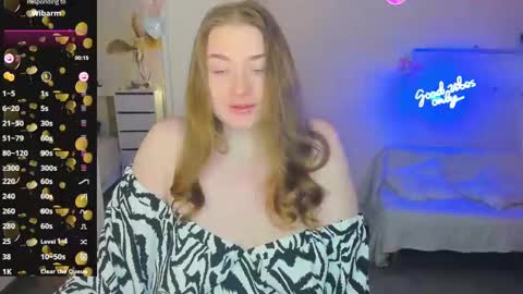 Snapshot of demure_soul chatting on February 21, 5:24 am Sophie online show from February 21, 5:24 am