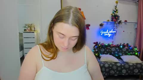 Snapshot of demure_soul chatting on December 4, 5:43 am Sophie online show from December 4, 5:43 am
