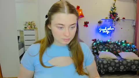 Snapshot of demure_soul chatting on December 3, 3:04 am Sophie online show from December 3, 3:04 am