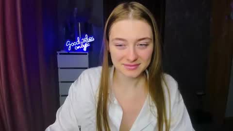Snapshot of demure_soul chatting on September 17, 2:59 am Sophie online show from September 17, 2:59 am