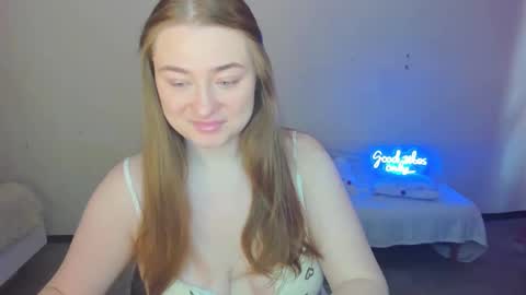 Snapshot of demure_soul chatting on February 22, 5:23 am Sophie online show from February 22, 5:23 am