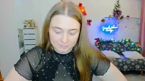 Snapshot of demure_soul chatting on December 3, 6:10 am Sophie online show from December 3, 6:10 am