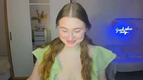 Snapshot of demure_soul chatting on February 8, 7:04 am Sophie online show from February 8, 7:04 am