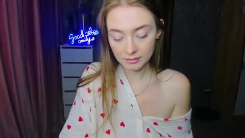 Snapshot of demure_soul chatting on September 13, 4:26 am Sophie online show from September 13, 4:26 am