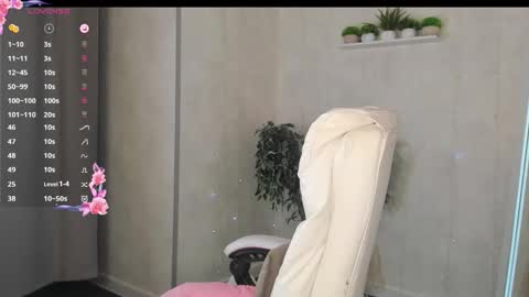 Snapshot of denise_halle chatting on October 15, 2:04 am Elina online show from October 15, 2:04 am