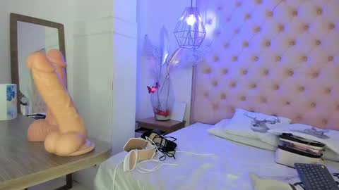 denisse_logan online show from May 15, 3:37 am