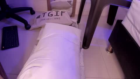 denisse_logan online show from September 30, 4:01 am