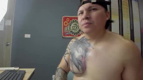 Snapshot of dereck_stonne chatting on October 16, 11:43 am Dereck online show from October 16, 11:43 am