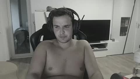 Snapshot of dershark chatting on October 17, 4:22 pm dershark online show from October 17, 4:22 pm