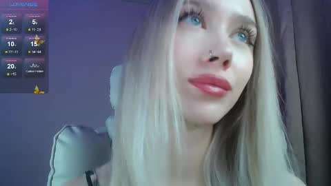 Snapshot of des_ch chatting on September 29, 5:23 pm Ari online show from September 29, 5:23 pm