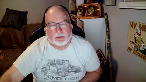 Snapshot of desertknight56 chatting on March 8, 3:17 am D K online show from March 8, 3:17 am