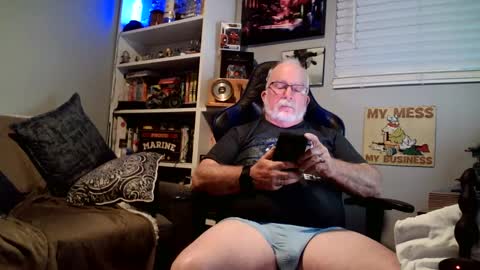 Snapshot of desertknight56 chatting on February 25, 1:30 am D K online show from February 25, 1:30 am