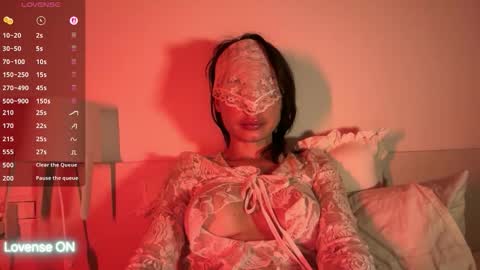 Petitee Desiree online show from May 5, 11:10 pm