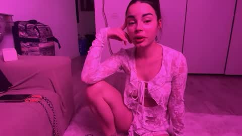 Petitee Desiree online show from April 16, 8:20 pm