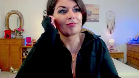 HellenMoon online show from May 8, 9:48 am