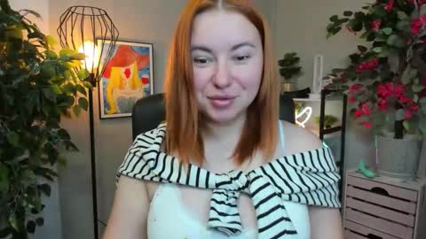 Snapshot of desirelayla chatting on October 1, 7:07 am LAYLA online show from October 1, 7:07 am