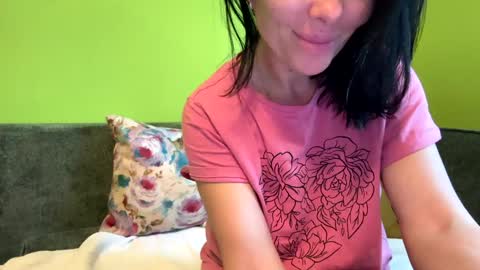 Snapshot of devilbunny01 chatting on October 20, 5:12 am Tina online show from October 20, 5:12 am