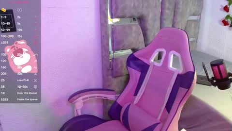 devilchlloe online show from April 24, 7:10 am