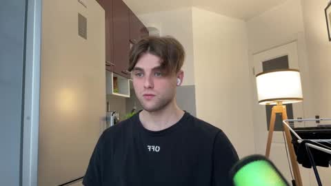 devilnut1 online show from February 12, 1:37 pm