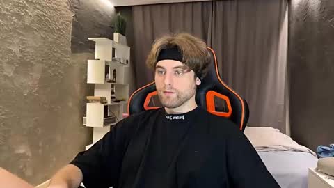 devilnut1 online show from March 18, 6:41 am