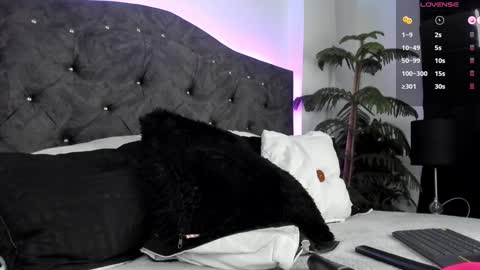 Snapshot of devlin_violet__ chatting on December 27, 7:51 am PaulaInsta paulacastellanos 1Pvt open online show from December 27, 7:51 am