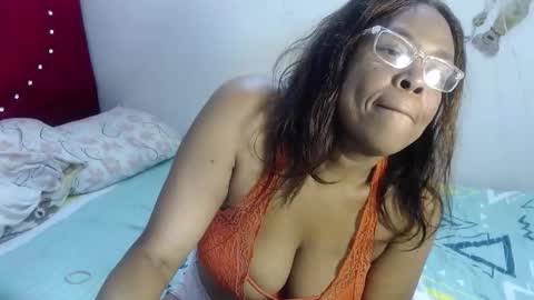 Snapshot of devorasexy2 chatting on October 6, 12:17 am Devora.. online show from October 6, 12:17 am