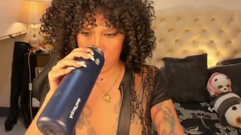 Snapshot of dhalia_sins chatting on October 5, 10:28 pm ANGEL online show from October 5, 10:28 pm