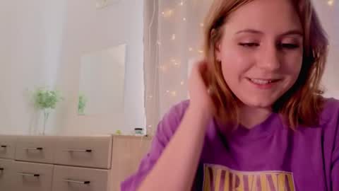 Snapshot of diana_floweri chatting on September 26, 10:01 am Diana online show from September 26, 10:01 am