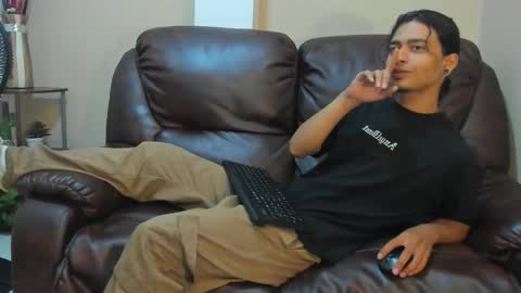 Snapshot of dickie_dicking chatting on October 1, 9:46 pm dickie_dicking online show from October 1, 9:46 pm