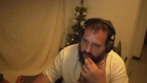 Snapshot of dicristalino chatting on December 4, 11:41 pm Cristian Dipolino online show from December 4, 11:41 pm